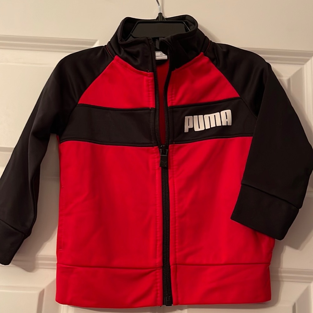 LIKE NEW PUMA “warm up” Jacket. Boys 18 M. Red/Black. 2 pocket zip up. Excellent